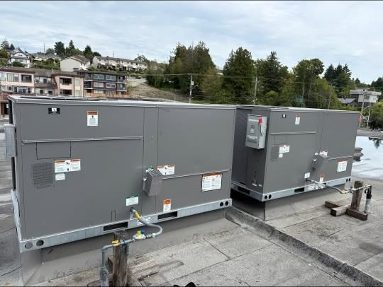 Commercial rooftop HVAC units installed by B.Knox Heating and Cooling